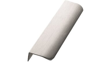 Griffleiste EDGE-ROUND Aluminium - Edelstahloptik - 200 mm lang vor weißem Hintergrund