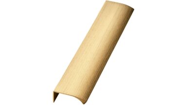 Griffleiste EDGE-Straight Aluminium - Messing gebürstet - 200 mm lang vor weißem Hintergrund