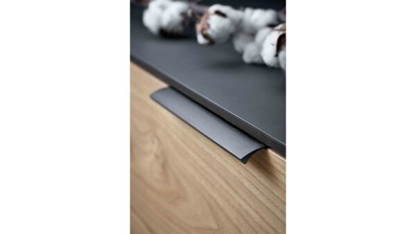 Griffleiste EDGE-Straight Aluminium - Bronze antik - 200 mm lang  vor weißem Hintergrund