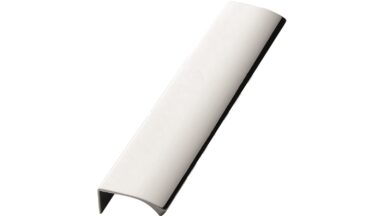 Griffleiste EDGE-Straight Aluminium - Glanz verchromt - 200 mm lang  vor weißem Hintergrund