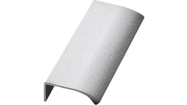 Griffleiste EDGE-Straight Aluminium - Matt weiß - 100 mm lang  vor weißem Hintergrund