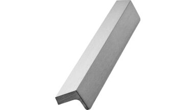 Griffleiste ENVELOPE Aluminium - Edelstahloptik - 200 mm lang vor weißem Hintergrund