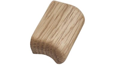 Griffleiste GLOVE Holz - Eiche lackiert - 55 mm lang vor weißem Hintergrund