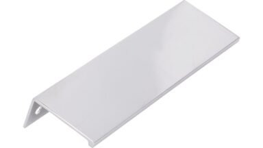 Griffleiste Gudensberg Aluminium chrom glänzend - 145 mm lang  vor weißem Hintergrund