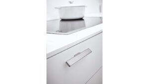 Griffleiste HAMMER Zink - Edelstahloptik - 160 mm lang  vor weißem Hintergrund