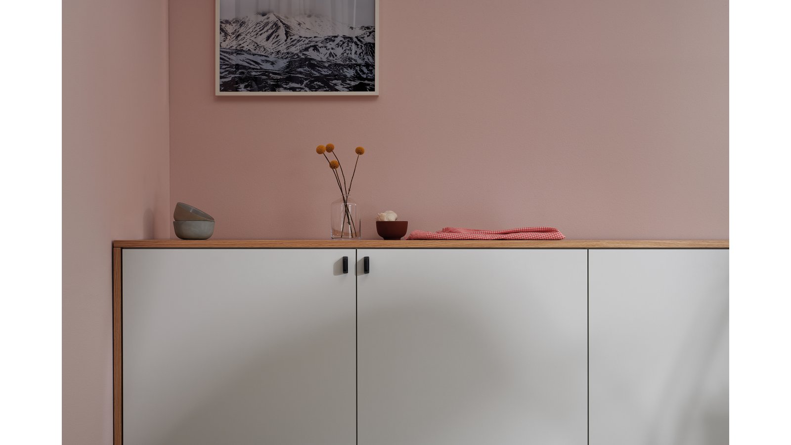 Griffleiste PAGODA Gusseisen - Schwarz - 44 mm lang  vor weißem Hintergrund