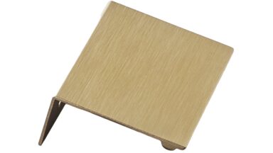 Griffleiste SHEET Aluminium - Messing gebürstet - 60 mm lang vor weißem Hintergrund