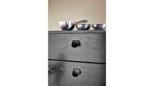 Griffleiste SLOPE Zink - Schwarz matt - 35 mm lang  vor weißem Hintergrund