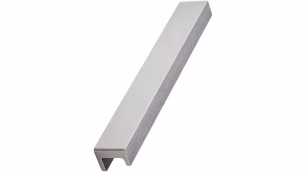 Griffleiste STATION Aluminium - Edelstahloptik - 190 mm lang vor weißem Hintergrund