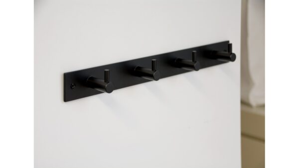 Hakenleiste Sande Stahl schwarz matt pulverbeschichtet - 322 mm lang  vor weißem Hintergrund