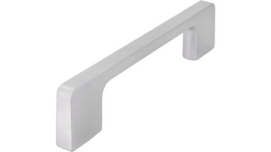 Griff Bad-Reichenhall Druckguss chrom matt - 140 mm lang vor weißem Hintergrund