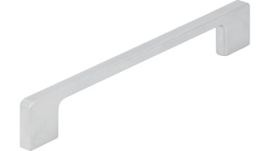 Griff Bad-Reichenhall Druckguss chrom matt - 204 mm lang vor weißem Hintergrund