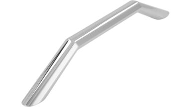 Griff Barsinghausen Druckguss chrom glänzend - 154 mm lang  vor weißem Hintergrund