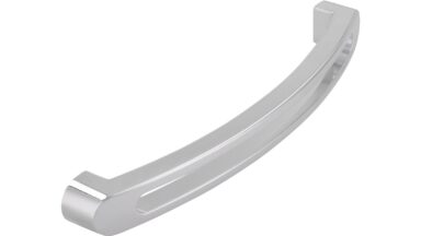 Griff Beckum Kunststoff metallisiert chrom glänzend - 142 mm lang  vor weißem Hintergrund