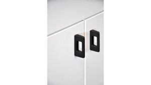 Moebelgriff-Burgkirchen-schwarz-Zinkdruckguss-laenge-54-827516-anwendung Griff Burgkirchen Druckguss schwarz matt pulverbeschichtet - 54 mm lang vor weißem Hintergrund