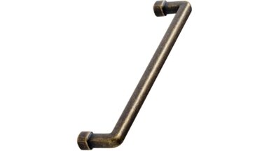 Griff EQUESTER Zink - Messing antik - 172 mm lang vor weißem Hintergrund