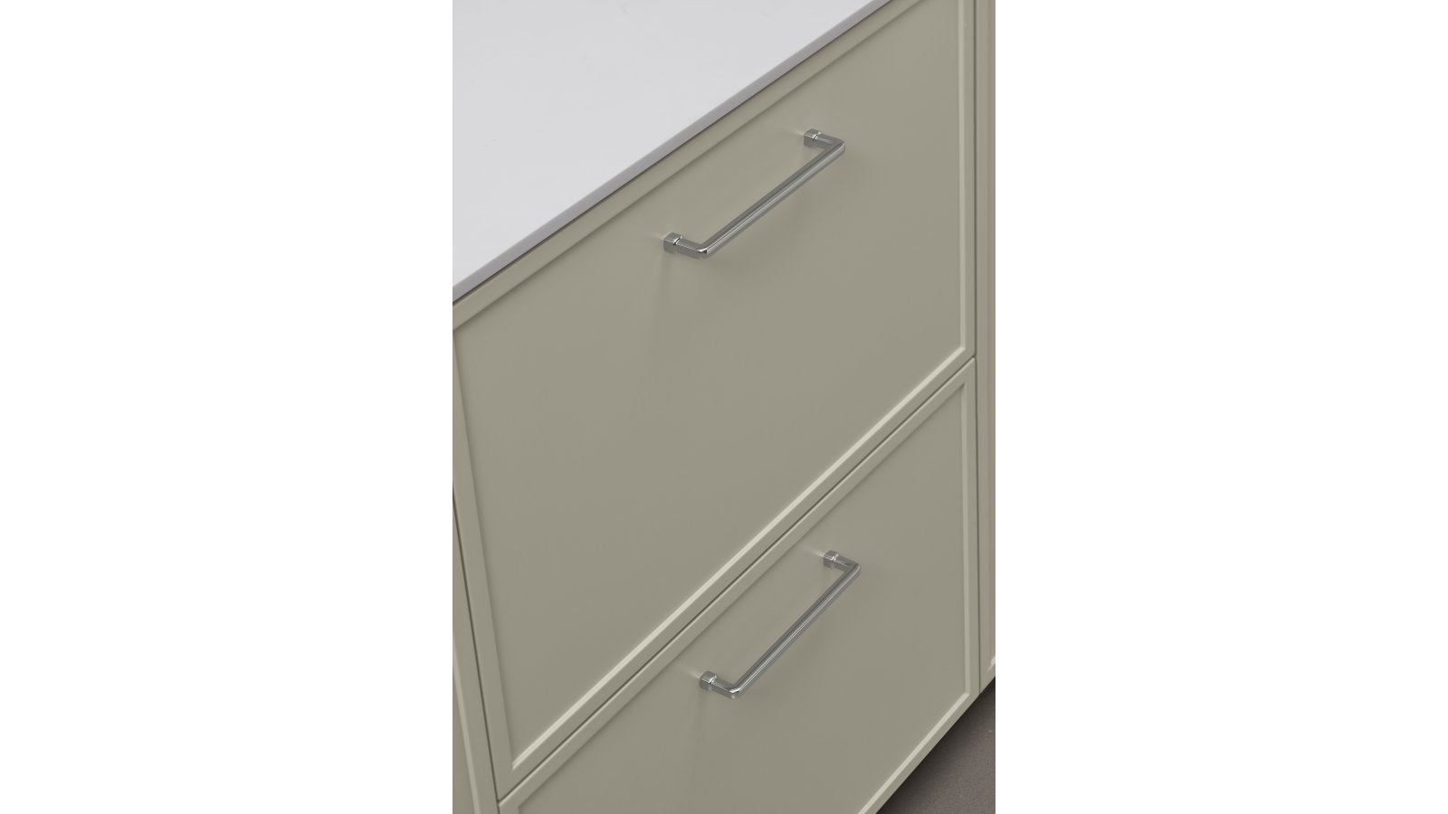 Griff EQUESTER Zink - Glanz Nickel - 172 mm lang  vor weißem Hintergrund