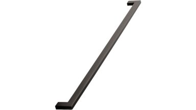 Griff FLAT Zink - Schwarz matt - 462 mm lang vor weißem Hintergrund