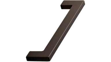 Griff FLAT Zink - Schwarzbraun - 142 mm lang  vor weißem Hintergrund