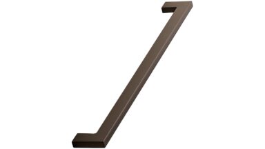Griff FLAT Zink - Schwarzbraun - 270 mm lang vor weißem Hintergrund