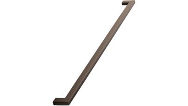 Griff FLAT Zink - Schwarzbraun - 462 mm lang vor weißem Hintergrund