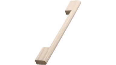 Griff FORTIS Holz Eiche - Unbehandelt - 316 mm lang  vor weißem Hintergrund