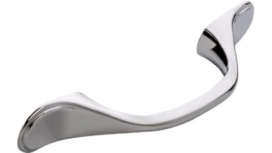 Griff Freital Druckguss chrom glänzend - 126 mm lang  vor weißem Hintergrund