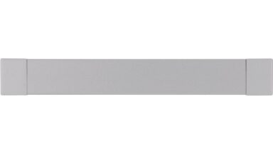 Griff Gronau Kunststoff metallfolieneffekt weißaluminium metallisiert weißaluminium - 106 mm lang  vor weißem Hintergrund