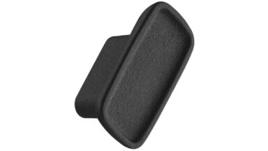 Griff INK Gusseisen - Schwarz - 64 mm lang vor weißem Hintergrund