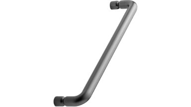 Griff JUNCTION Zink - Anthrazit gebürstet - 170 mm lang vor weißem Hintergrund