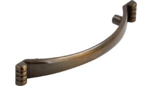 Moebelgriff-Kirchheim-brueniert-messing-Messing-Zinkdruckguss-laenge-113-406760-seitlich Griff Kirchheim Druckguss altmessingfarbig brüniert getrommelt - 113 mm lang vor weißem Hintergrund