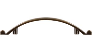 Moebelgriff-Kirchheim-brueniert-messing-Messing-Zinkdruckguss-laenge-113-406760-stehend Griff Kirchheim Druckguss altmessingfarbig brüniert getrommelt - 113 mm lang vor weißem Hintergrund