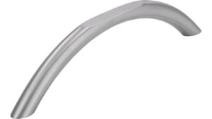 Griff Memmingen Edelstahl fein geschliffen - 128 mm lang vor weißem Hintergrund