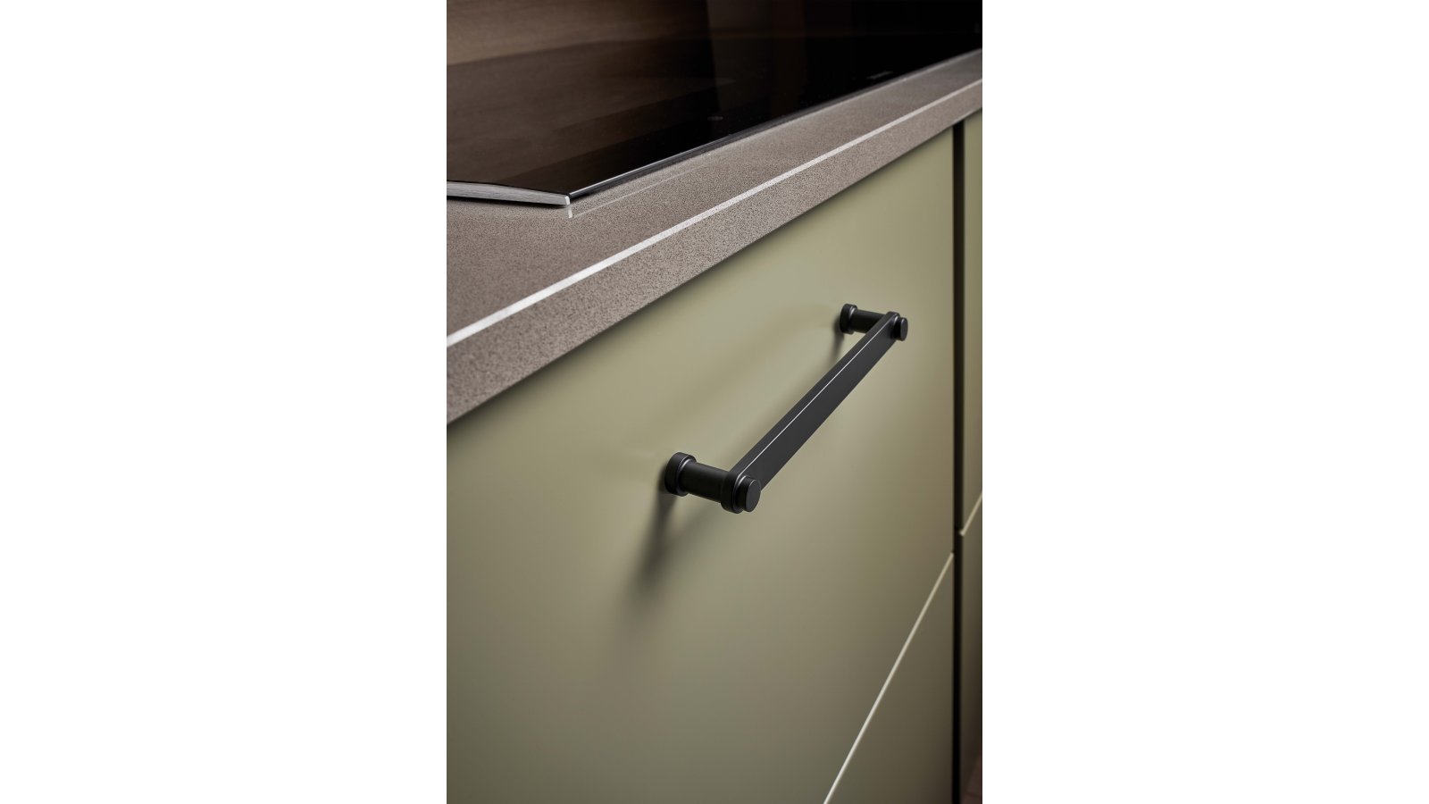 Griff PILLAR Zink - Schwarz matt - 175 mm lang  vor weißem Hintergrund