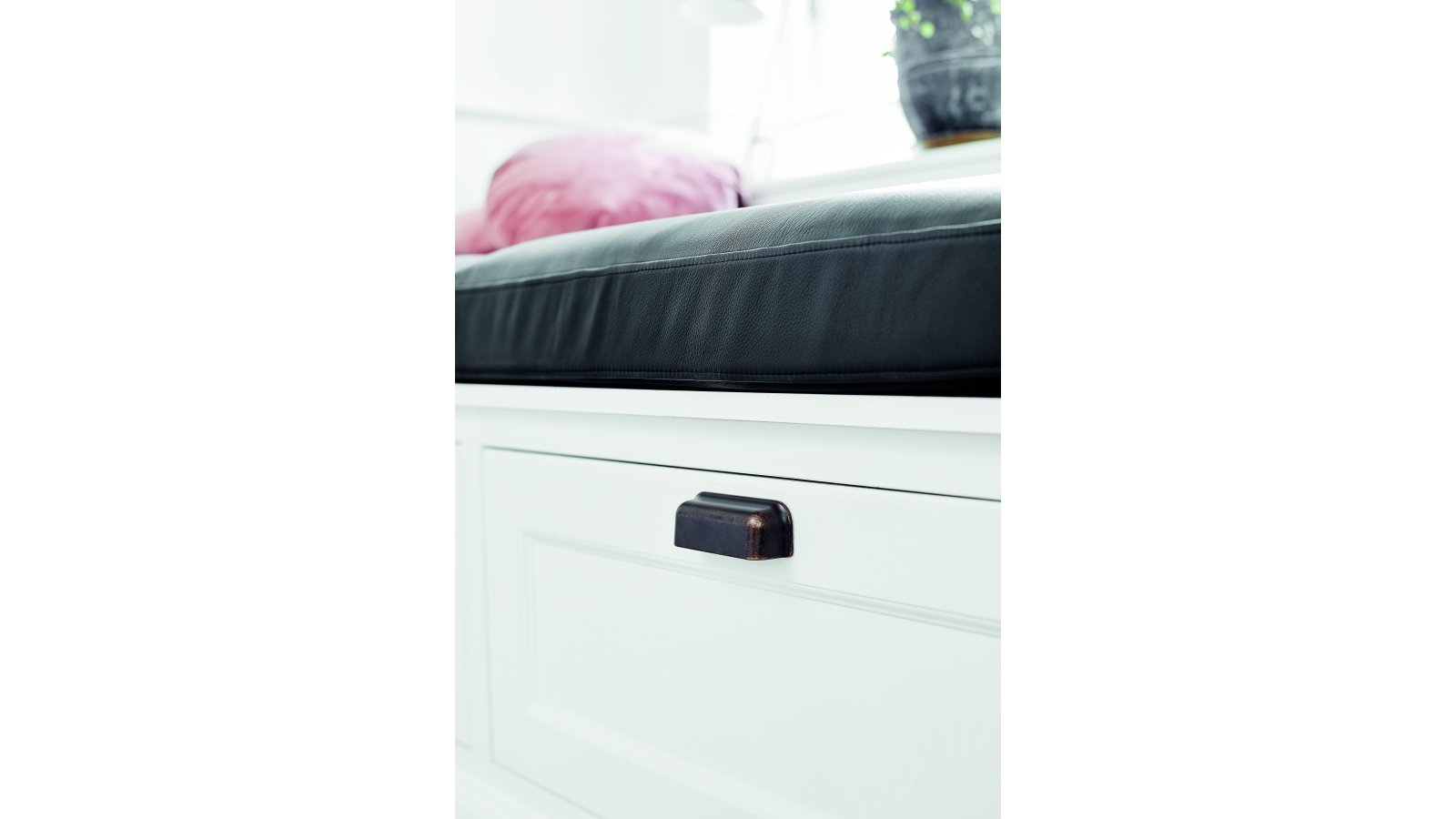 Griff PORT Zink - Braun antik - 112 mm lang  vor weißem Hintergrund