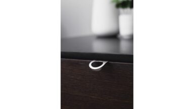 Griff PUNCH Aluminium - Edelstahloptik - 31 mm lang  vor weißem Hintergrund