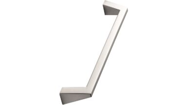 Griff PYRAMID Zink - Edelstahloptik - 173 mm lang vor weißem Hintergrund