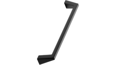 Griff PYRAMID Zink - Schwarz - 333 mm lang vor weißem Hintergrund