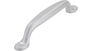 Griff Porta-Westfalica Druckguss chrom matt - 131 mm lang  vor weißem Hintergrund