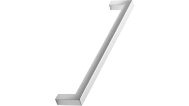 Griff SQUARE-10 Zink - Matt verchromt - 234 mm lang  vor weißem Hintergrund