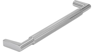 Griff Stripes-Massiv Druckguss chrom glänzend - 168 mm lang  vor weißem Hintergrund