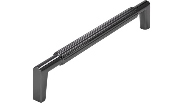 Griff Stripes-Massiv Druckguss schwarz chrom - 168 mm lang  vor weißem Hintergrund