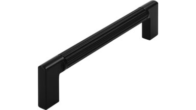 Griff Stripes Aluminium/Druckguss schwarz matt pulverbeschichtet schwarz matt pulverbeschichtet - 142 mm lang vor weißem Hintergrund