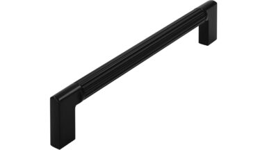 Griff Stripes Aluminium/Druckguss schwarz matt pulverbeschichtet schwarz matt pulverbeschichtet - 174 mm lang vor weißem Hintergrund