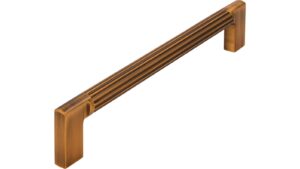 Griff Stripes Aluminium/Druckguss messing schwarz gebürstet messing schwarz gebürstet - 174 mm lang  vor weißem Hintergrund