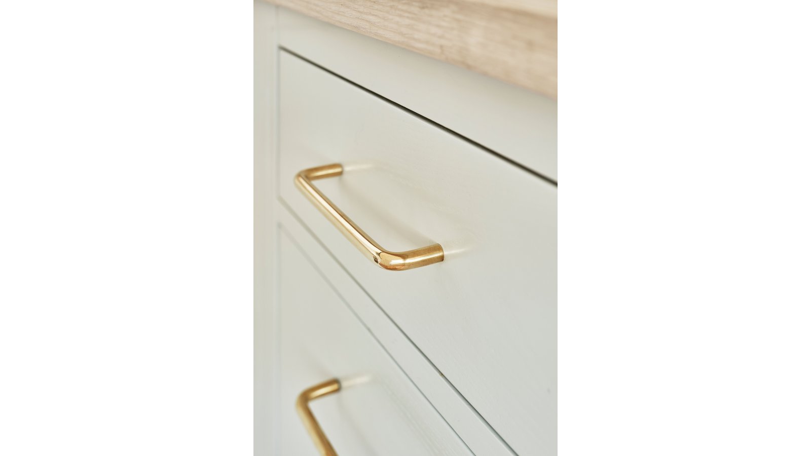 Griff TUBULAR Bleifreier Messing - Messing unbehandelt poliert - 105 mm lang  vor weißem Hintergrund