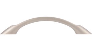 Griff Töging Druckguss matt vernickelt - 135 mm lang  vor weißem Hintergrund