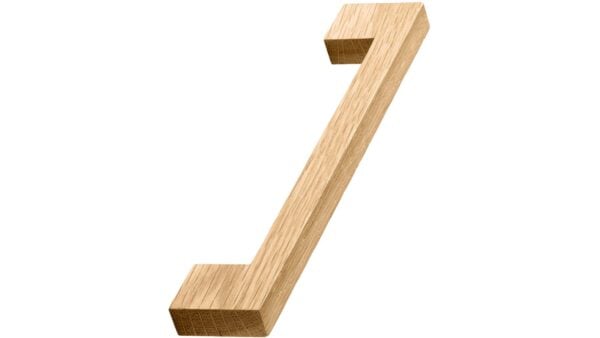 Griff URBAN Holz Eiche - Lackiert - 184 mm lang  vor weißem Hintergrund