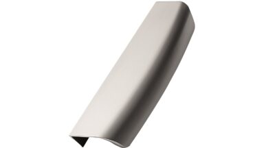 Griff WOW Zink - Edelstahloptik - 192 mm lang vor weißem Hintergrund