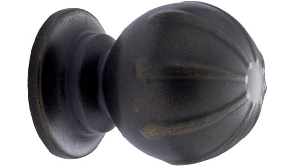 Knopf BANISTER Zink - Braun antik - 33 mm lang  vor weißem Hintergrund